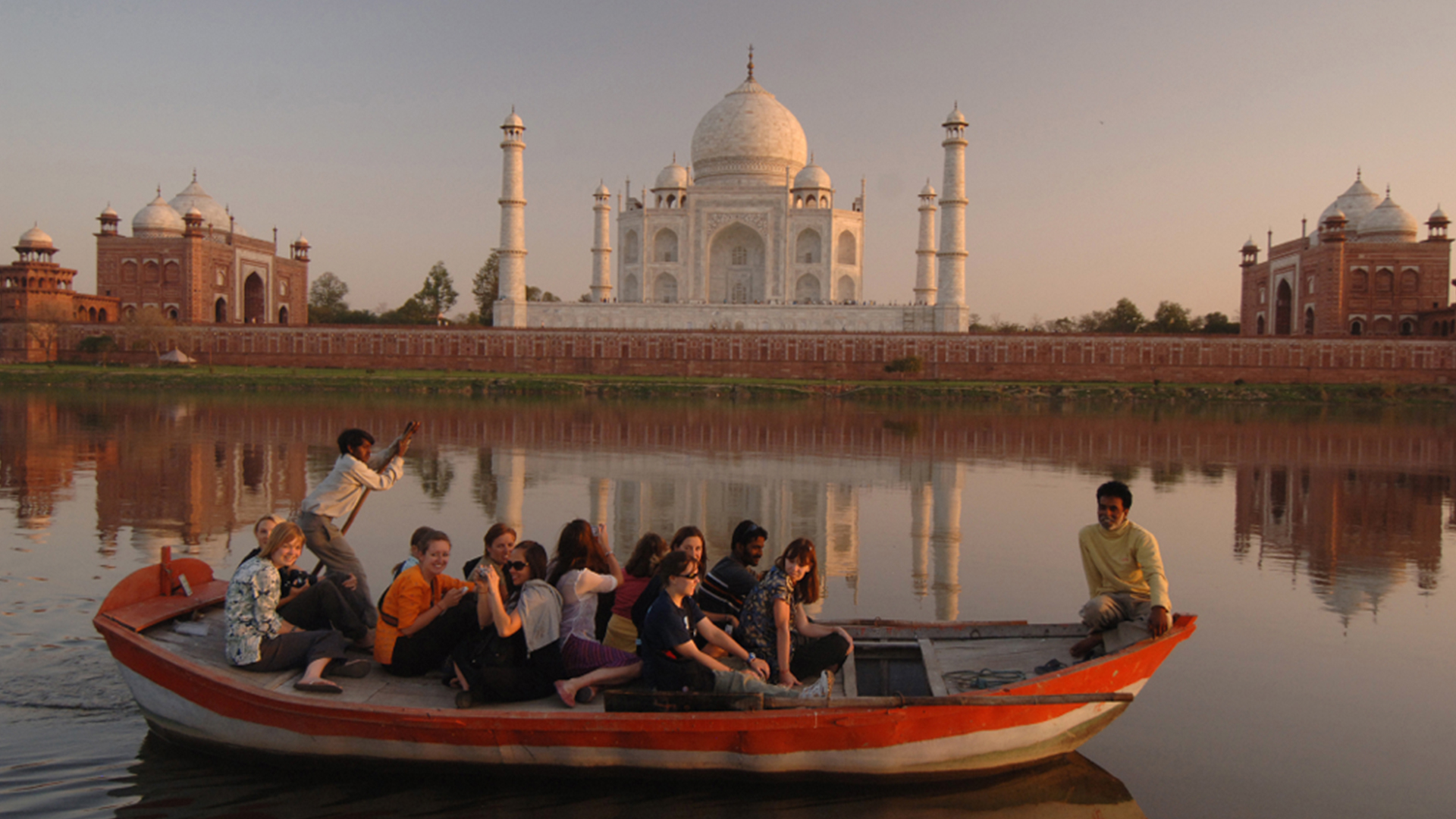 Same Day Boat Ride View Taj By Car
